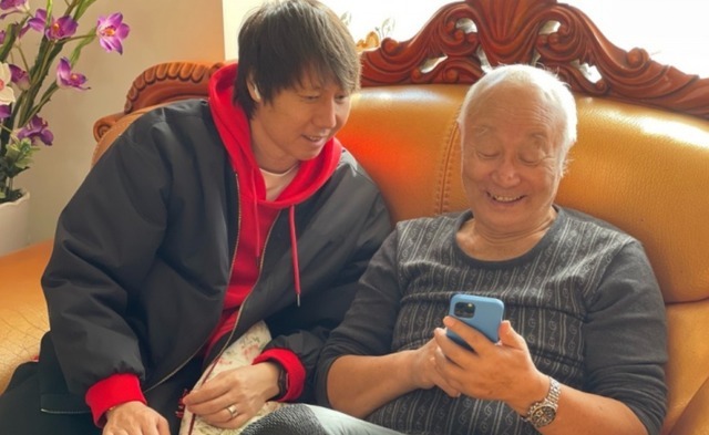 李铁|不用带国足,李铁明显圆润了!大年初二现身,笑容满面,胖了不少