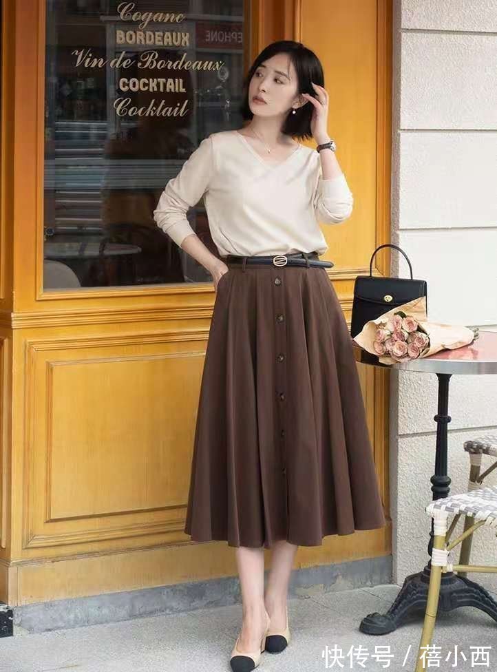 条纹|女人不管多少岁,学会这样搭配“针织衫”,时髦、优雅告别老气