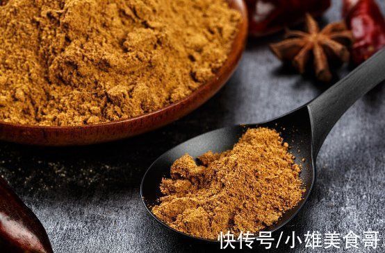 不管调什么肉馅，牢记“4放2不放”，肉馅鲜嫩多汁，越吃越解馋