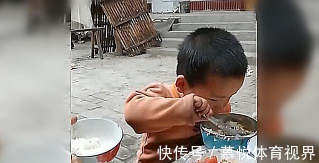 小家伙|临时出差把儿子送到奶奶家,不久奶发来一段视频,我该怎么解释呢