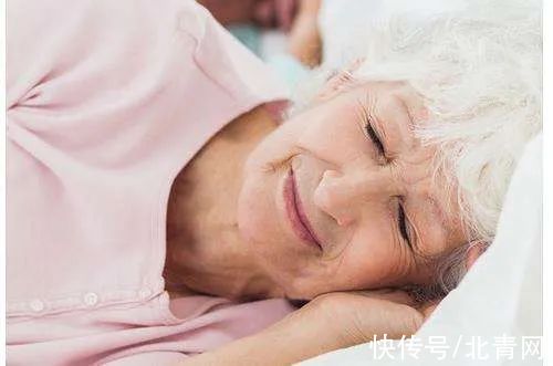 中老年人|起床后千万不要做这个动作，会悄悄偷走你的寿命！很多人不知道