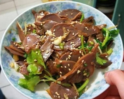 低脂肪凉拌菜，酸辣凉爽，打开胃口，一大盆还不够吃，消食胃舒服