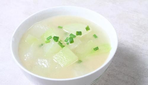 尿酸高了先别慌，多吃3物或可控制，痛风不敢轻易上门
