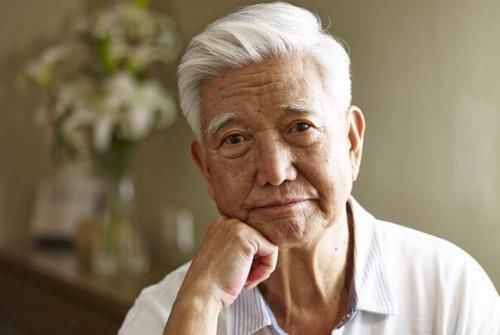 大肚腩|男人50岁后,身上若没有出现这4种表现,还不错,长寿或偏爱你