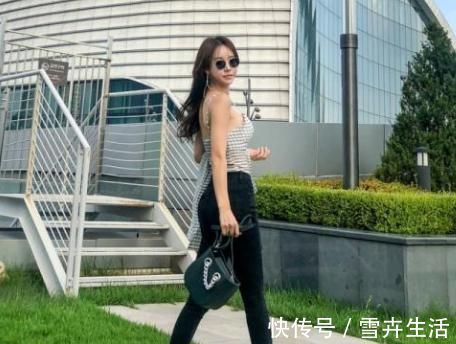 时尚女孩 小姐姐爱穿贴身的紧身牛仔裤,发挥女神的优势
