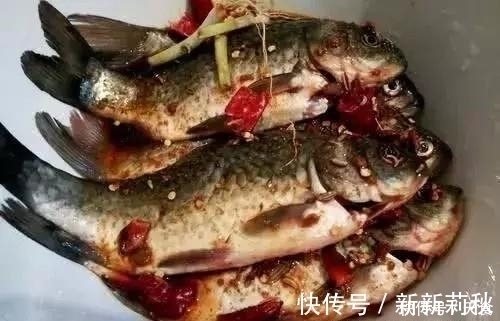 鱼刺|做鲫鱼时,加一点它,鱼刺“化于无形中”,从头吃到尾连渣都不剩