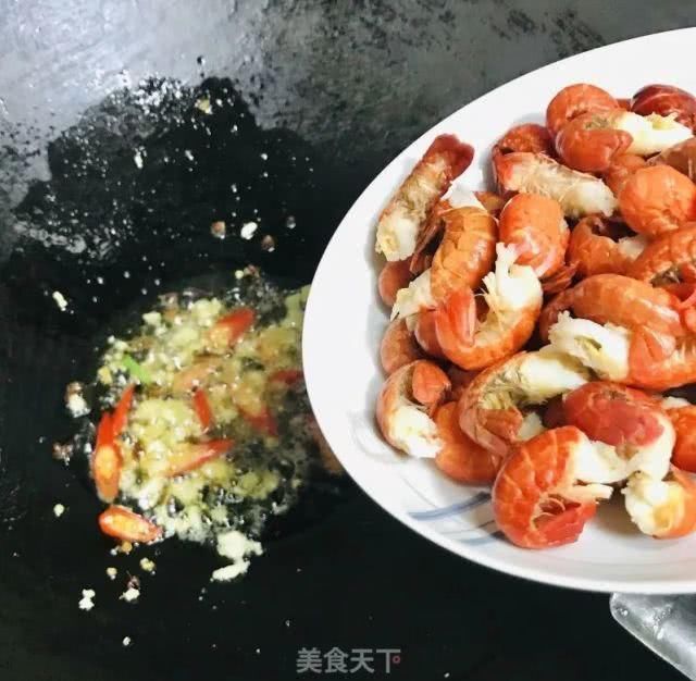 麻辣小龙虾紧实饱满,麻辣鲜香,超过瘾