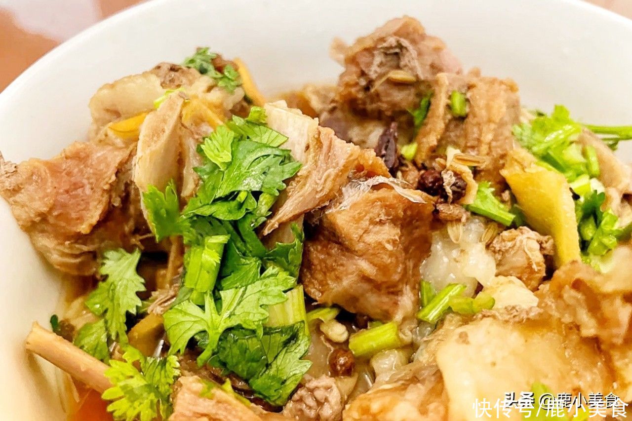 羊肉汤|炖羊肉，记住“忌1物、放3料”，羊肉酥嫩鲜香，羊汤鲜美无杂味