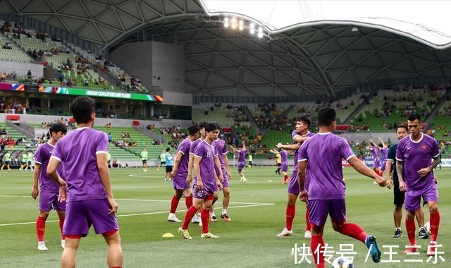 12强赛|从4-3到3-2!中国队10连胜!7连败后,12强赛0分主帅豪言赢下国足