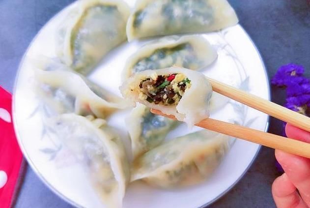 这菜用来包饺子特鲜香，比芹菜鲜嫩，比茴香更香，再不吃就等明年