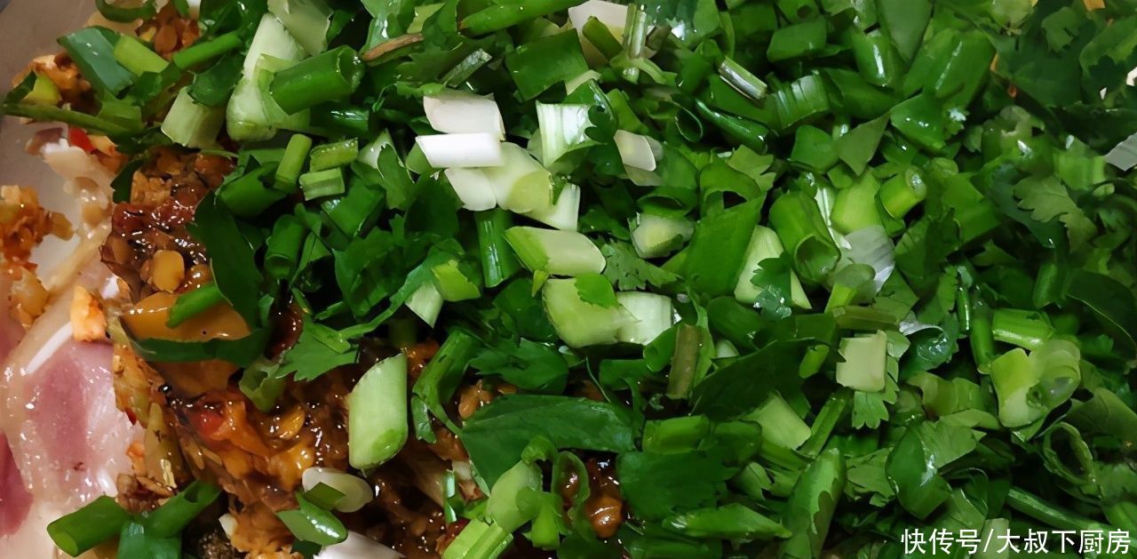  开胃|今日菜谱：大叔教你凉拌麻辣猪耳，香辣脆爽，开胃解腻，家人爱吃