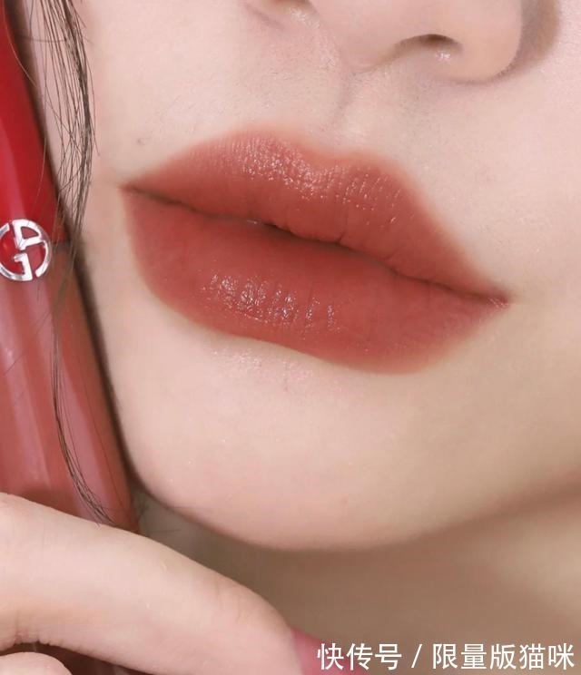 pat “品味够好”的女人,秋天都喜欢涂这5支口红,轻松显白又上档次!