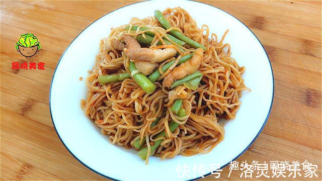 面条别再水煮了，换种新吃法，比凉拌的好吃百倍，我家一周吃5次