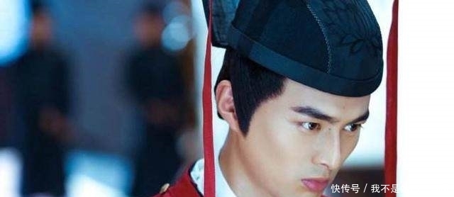 相士渡江,看到乘客面相立刻下船,一瘸子上船后,相士说可以坐了