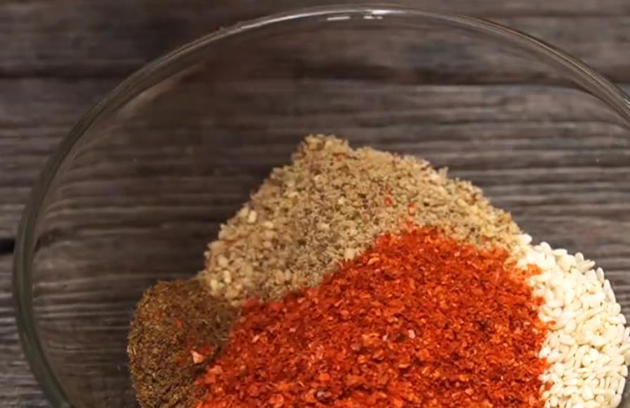 五花肉不要老是红烧了,试试这样做,香辣美味,越嚼越香!