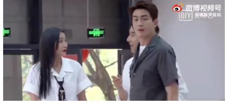 林更新是什么npc克星？抡锤差点把自己抡飞，直接要用麻袋套人