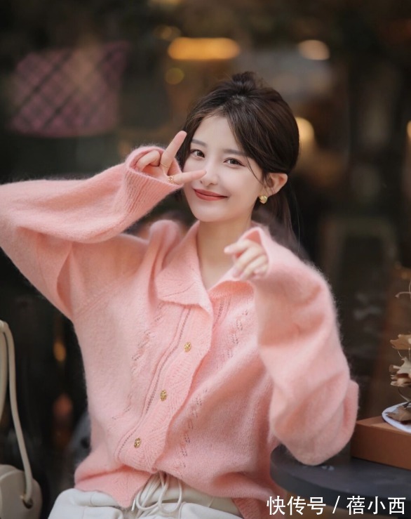 苗条曲线 针织衫很难穿出高级感?记住博主的这几招,不费力打造优雅魅力