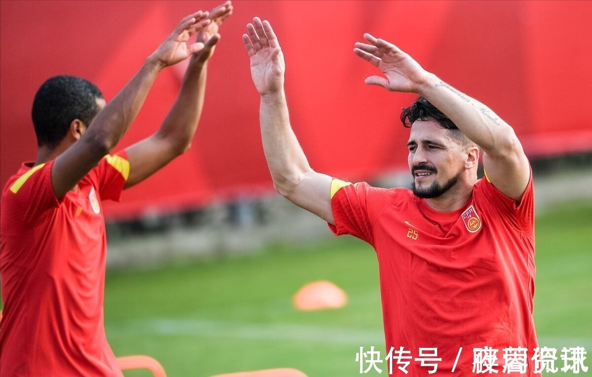 主动权|国足因祸得福,李铁2连败却峰回路转,12强赛或夺3连胜出线