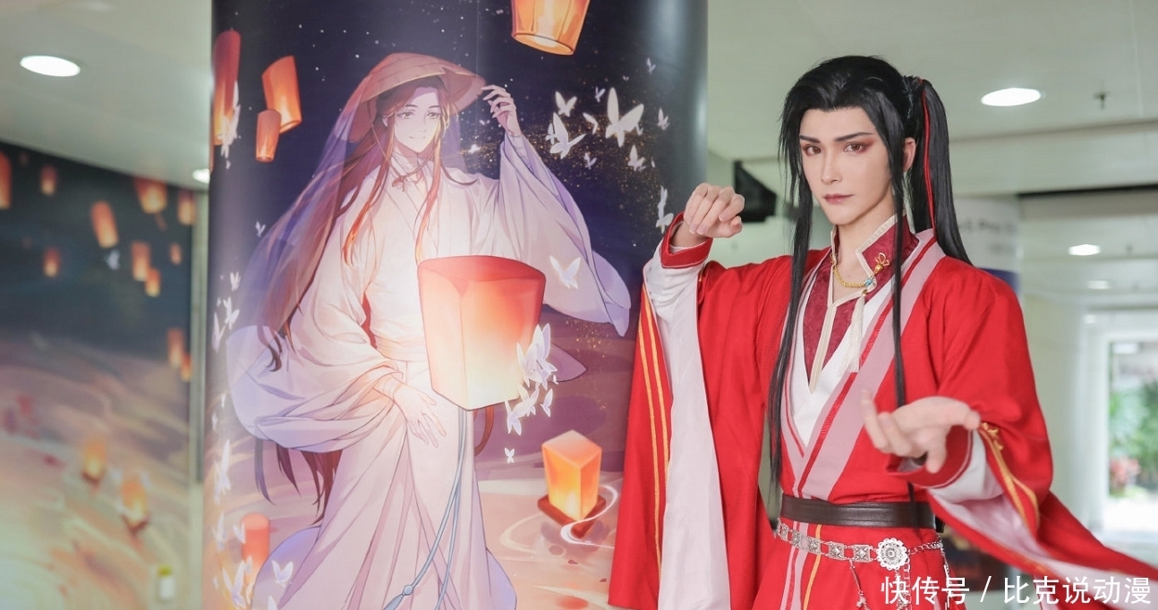 《天官赐福》谢怜COS，俊美而不女气，“漫画手”打破次元壁