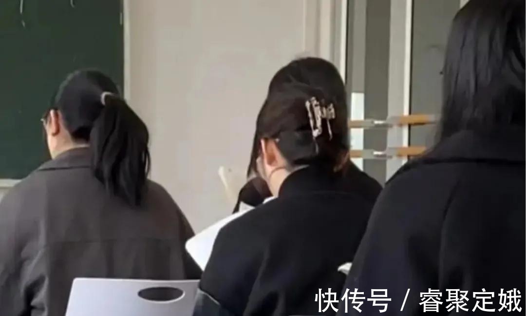 70后|当代女大学生发型大赏,网友越看越像70后,时尚真是一个轮回