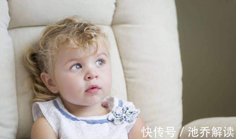 孩子|宝宝想脱袜子,费了九牛二虎之力终于成功了,心疼袜子一秒