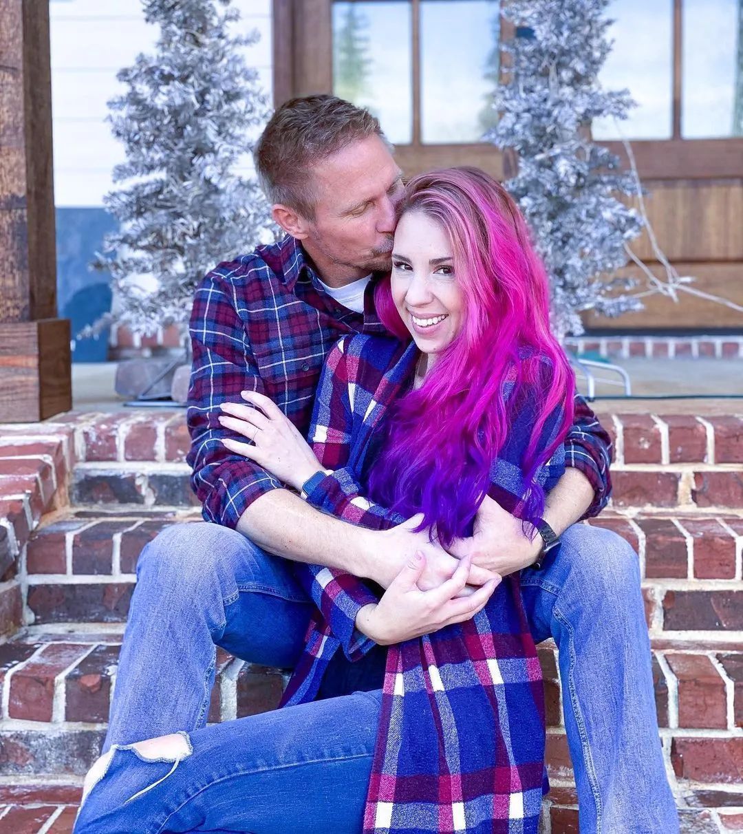 夏威夷$从没学过美术的她,用简单粗暴技法画画,让她成为了百万富豪