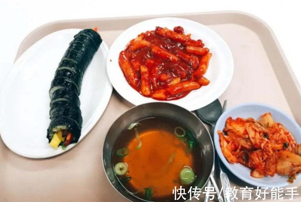 泡菜|在韩留学生晒“食堂饭菜”，清汤寡水难以下咽，网友直呼太可怜了