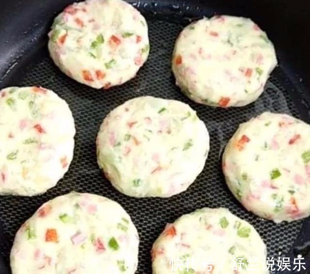 土豆用此做法,喷香绵软,5块钱一大盘,孩子最爱吃