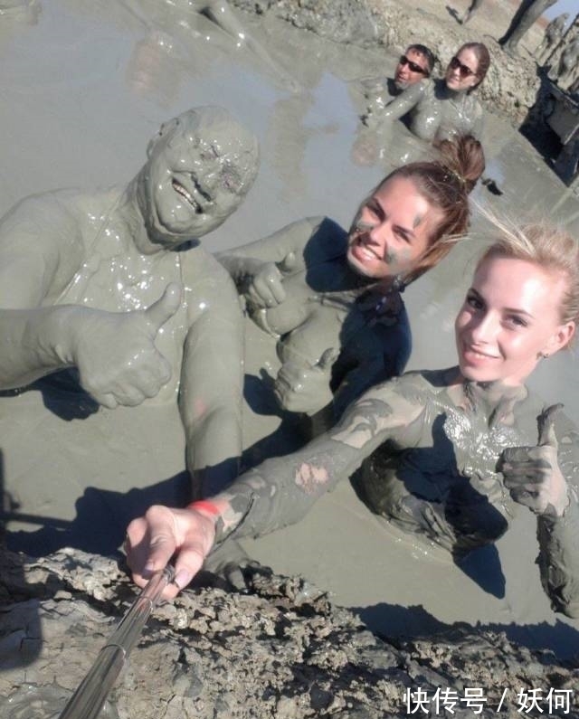 |搞笑图片幽默段子笑话:不同的人,泥浆浴效果也不同啊,哈哈