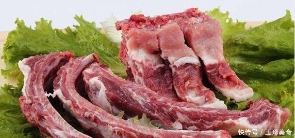 炖排骨时,不要直接焯水,多做一步,排骨才会更好吃!