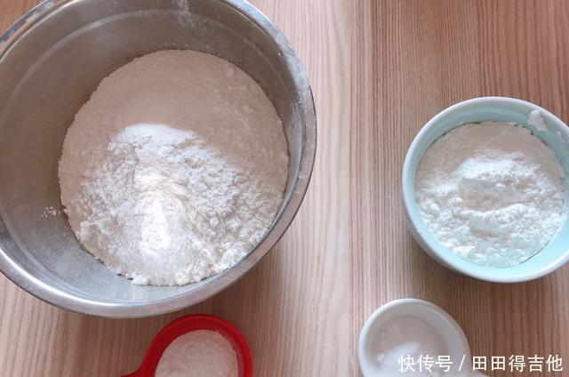 桃酥|零基础桃酥做法,2个鸡蛋1碗面,一碰就掉渣,唇齿间的童年记忆