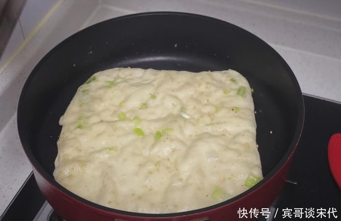 自己烙饼，为何总是硬外婆教我一招，香软酥脆层次多，个个鼓泡