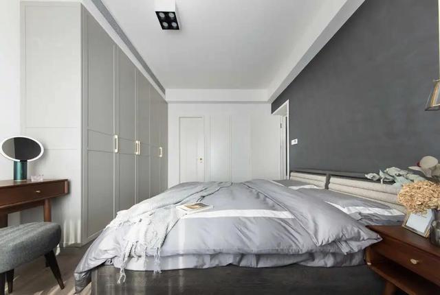 黄铜色|她家130平的新房，满足了我对家的一切期待，全屋干净利落超有品