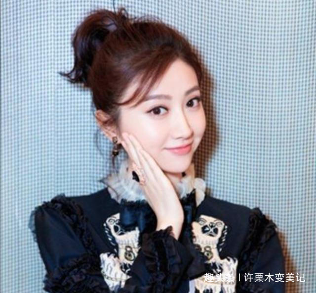 刘海 发型师透露:女生这3种发型留久了,发际线会易上移,赶紧换了吧