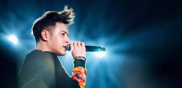 《青春有你3》导师排场大，Lisa回归不算什么，他才是重量级导师