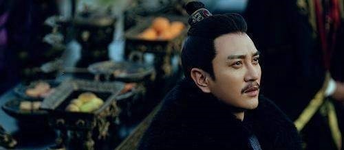 曹植才高八斗,深得曹操喜爱,却因做错一件事丢了太子之位