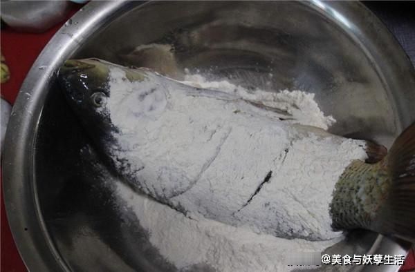  它是鱼腥的“死对头”，做鱼时倒1杯进去，鱼鲜肉嫩，一点也不腥