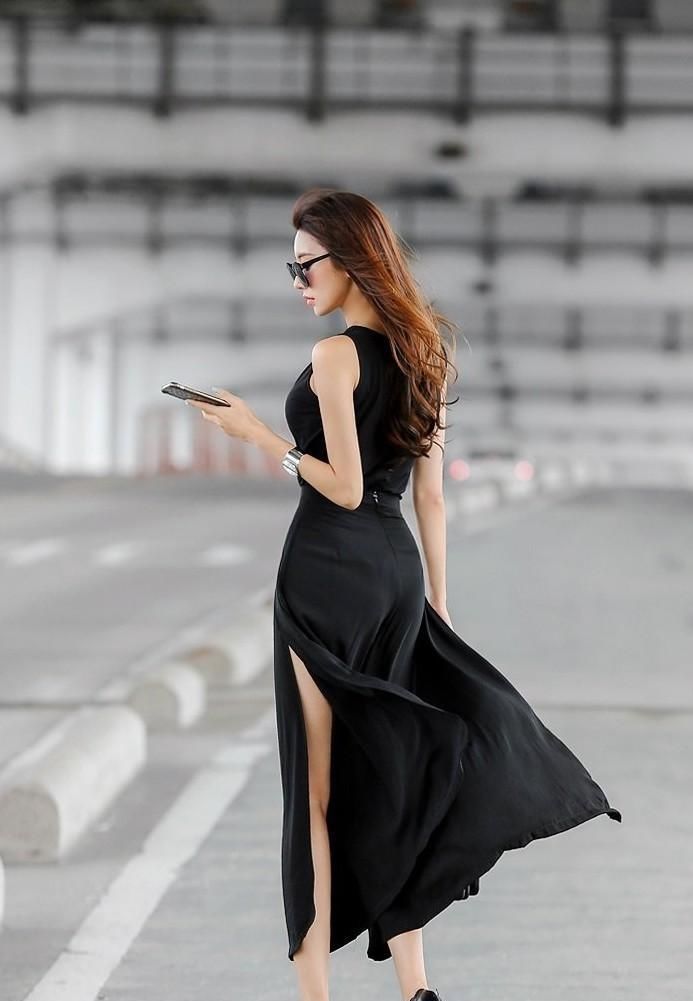 简单|黑色长裙飘逸显神采,好身材简单搭配也显得好看