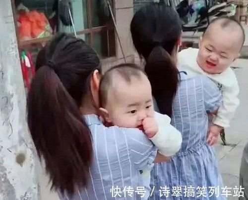 头胎|头胎双胞胎女儿,二胎双胞胎儿子,出门姐姐抱弟弟,路人羡慕围观