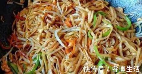 豆芽菜|挂面别再只是做汤面了，同事这样做，我一次吃了2大碗