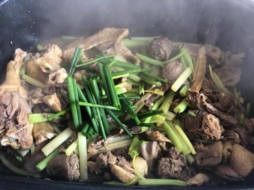 芹菜|秋天要多吃这个肉，一年四季不咳嗽，比猪肉便宜，比羊肉滋补