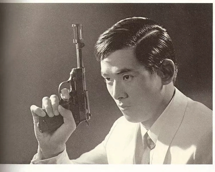 王羽|教主王羽成名早于李小龙,被林青霞倒追,深陷三大血案