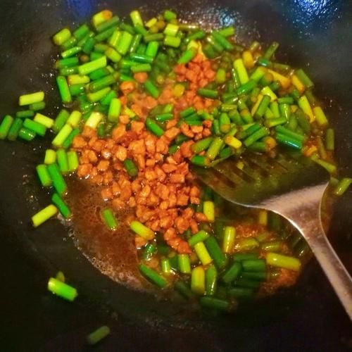  肉末炒蒜薹粒，家常小炒，美味下饭菜