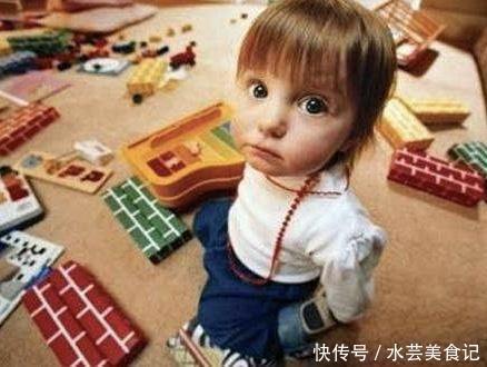 乘客|地铁上,陌生女乘客靠爸爸肩膀睡着,宝宝这一反应让人忍不住笑