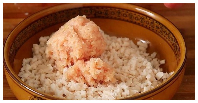 莲藕新吃法,不炒不凉拌,饭店都买不到,出锅就抢光,太香了