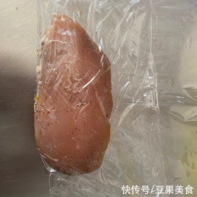 懒人福利,超简单的快手菜藤椒油低温鸡胸肉川香沙拉