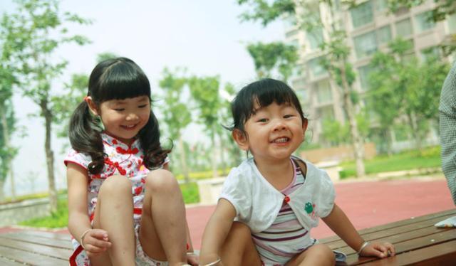 女儿|5岁女儿和爸爸商量卖掉弟弟，好奇询问女儿理由后，宝爸哭笑不得