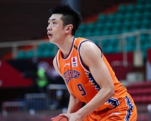 李春江|李春江下狠手!CBA名将被放弃,不给老臣留情面