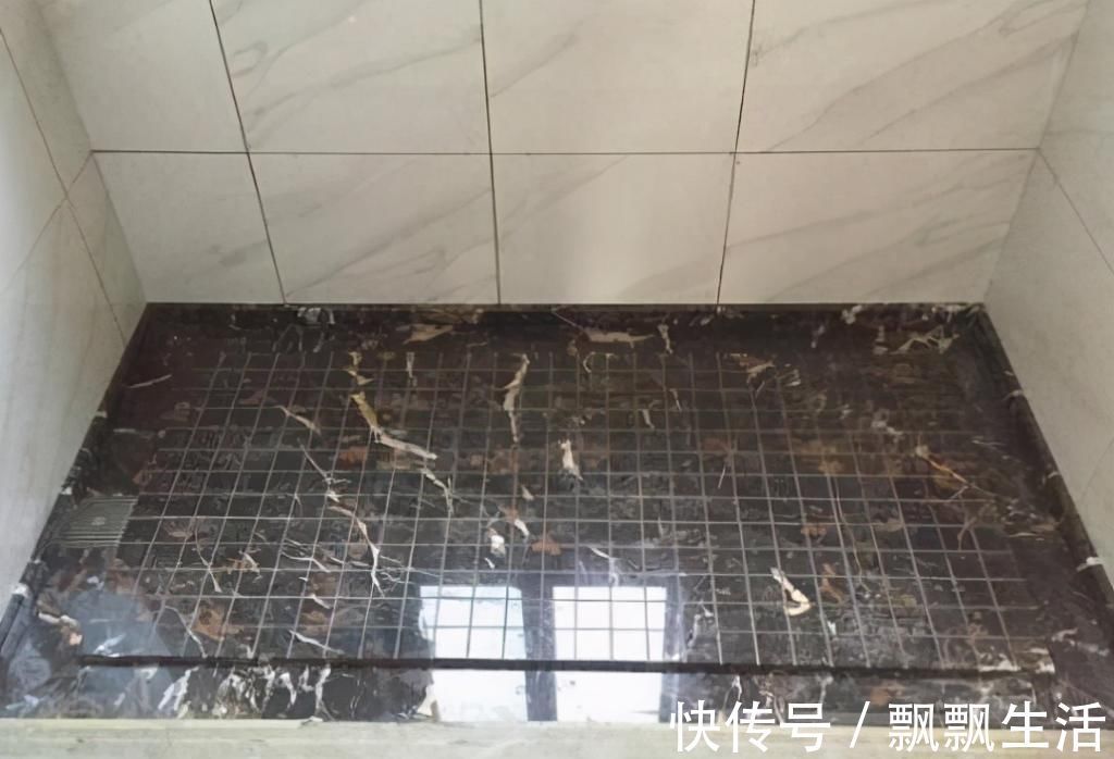 瓷砖|原来有钱人的卫生间早就不贴瓷砖了，听内行人一说，才知道晚了