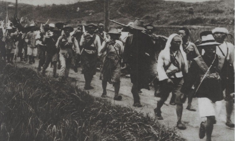 游击队|游击队被围深山，张国华陷于绝境，队员胆怯逃跑，翻山回家